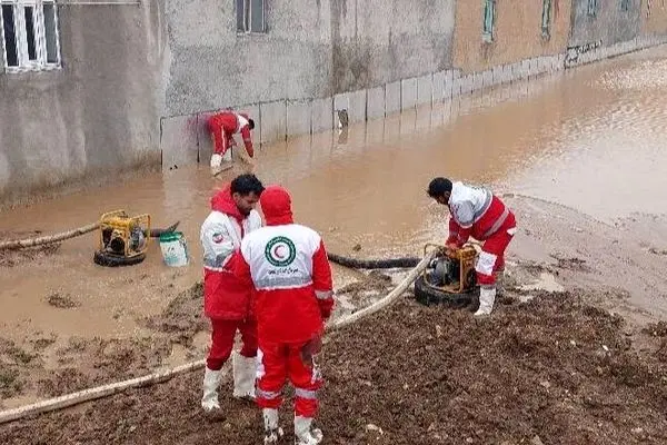 جان‌باختن دو کودک در سیل فارس و هرمزگان/ هشدار هلال‌احمر به مسافران و کوهنوردان