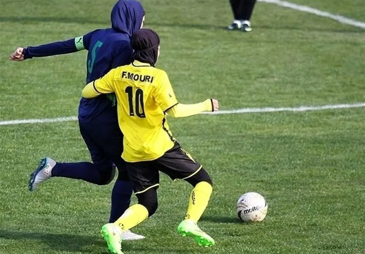 استایل متفاوت و لوکس یک داور زن در فوتبال ایران+عکس