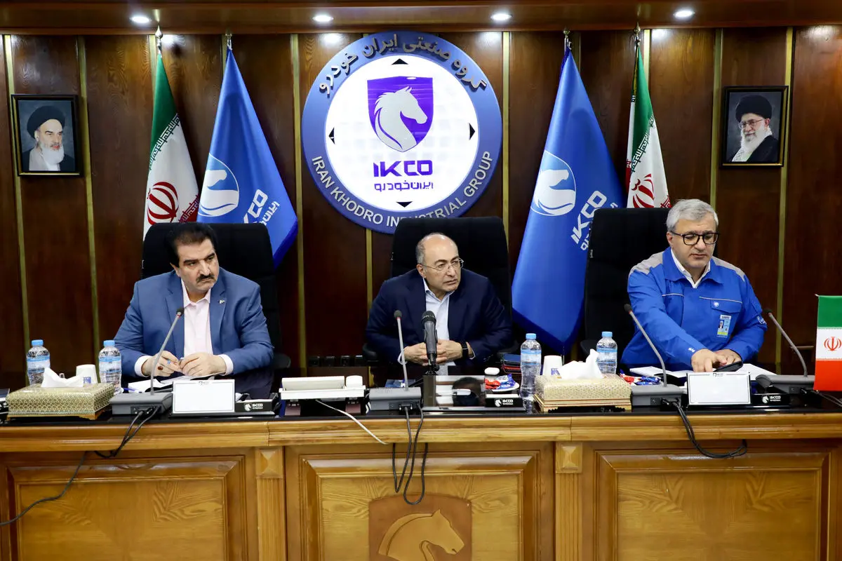 بانک رفاه کارگران آماده است از طرح‌های توسعه‌ای شرکت ایران‌خودرو حمایت کند
