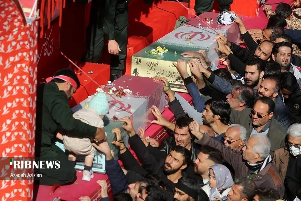 تصاویری از مراسم باشکوه آیین تشییع پیکر مطهر شهدای گمنام در استان‌های اصفهان، قم , بابل و البرز