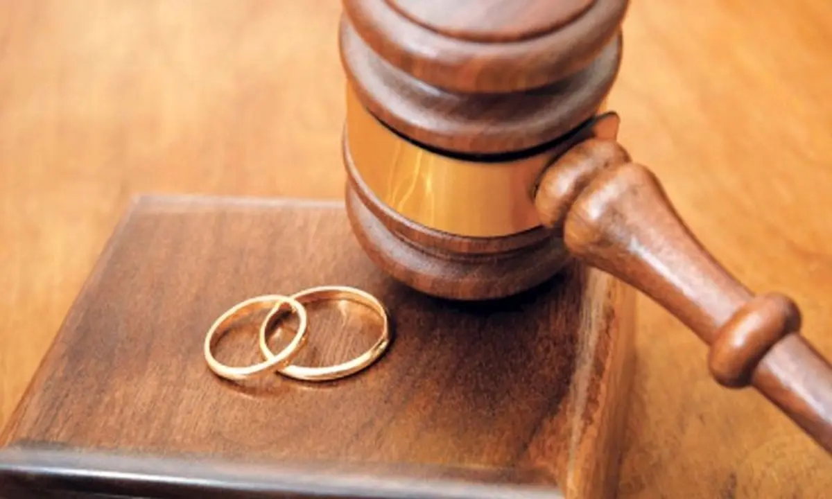 درخواست طلاق از شوهر به خاطر خرید کادوی گران‌ قیمت برای دخترعمو