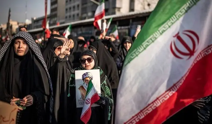 معاریو: فروپاشی دولتی چون ایران در دو هفته ممکن نیست