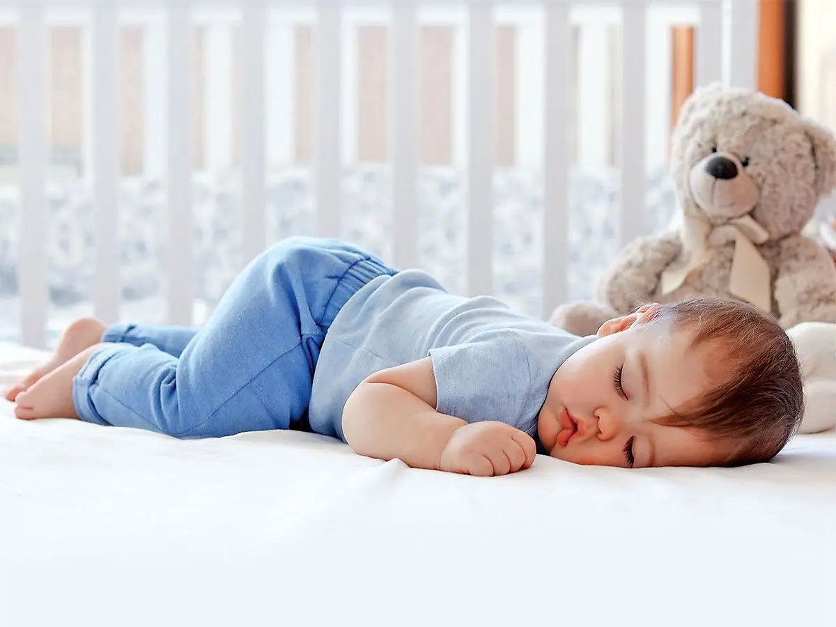 خواب مناسب برای نوزاد به چه صورت باید باشد؟
