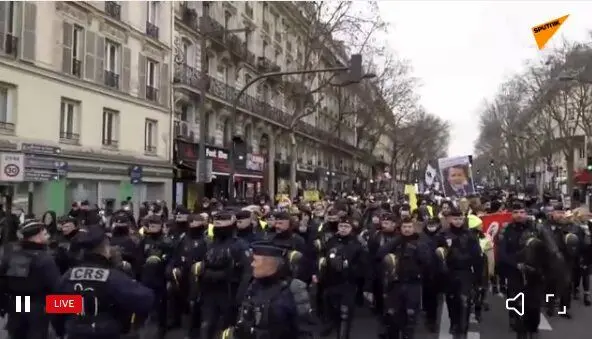 تظاهرات اعتراضی جلیقه زردها در پاریس با حضور گسترده پلیس