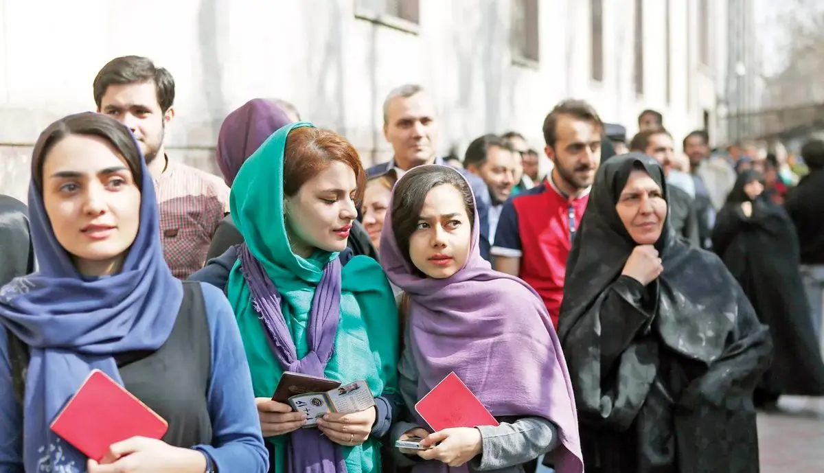 اغلب زنان ایرانی با لغو حجاب اجباری هم روسری از سر برنمی‌دارند