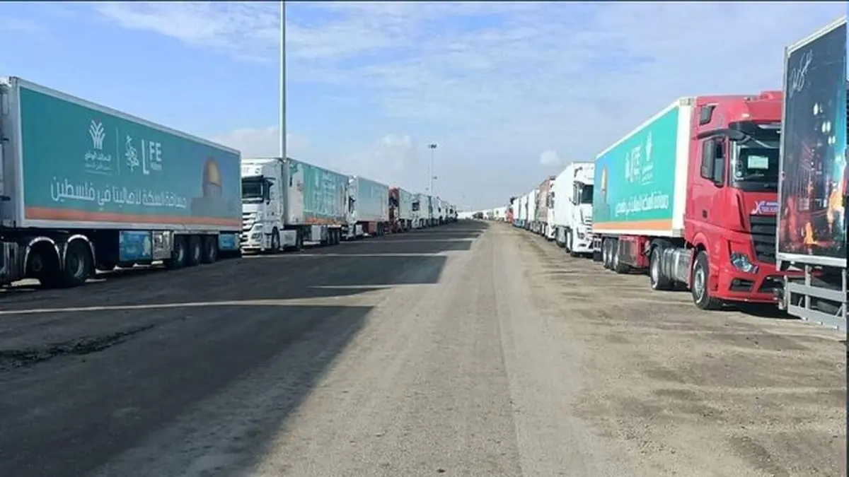 ورود 10 کامیون جدید کمک‌های بشردوستانه و یک تیم پزشکی به غزه
