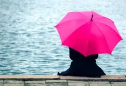 سایه شوم عشق فراموش شده به پسر همسایه بر سر زندگی زن جوان