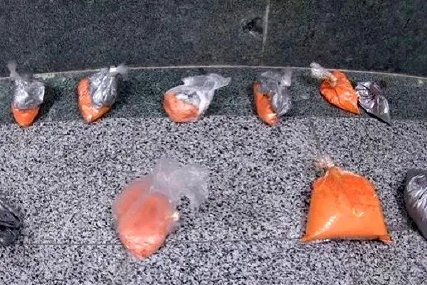 کشف 100 کیلو مواد محترقه در ایستگاه مترو مولوی و دستگیری 5 نفر 