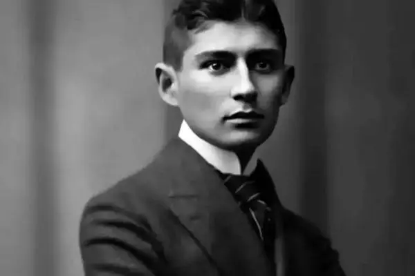  کافکا و حقیقت تلخ: چرا انسان‌ها به «دروغ‌های شیرین» پناه می‌برند؟