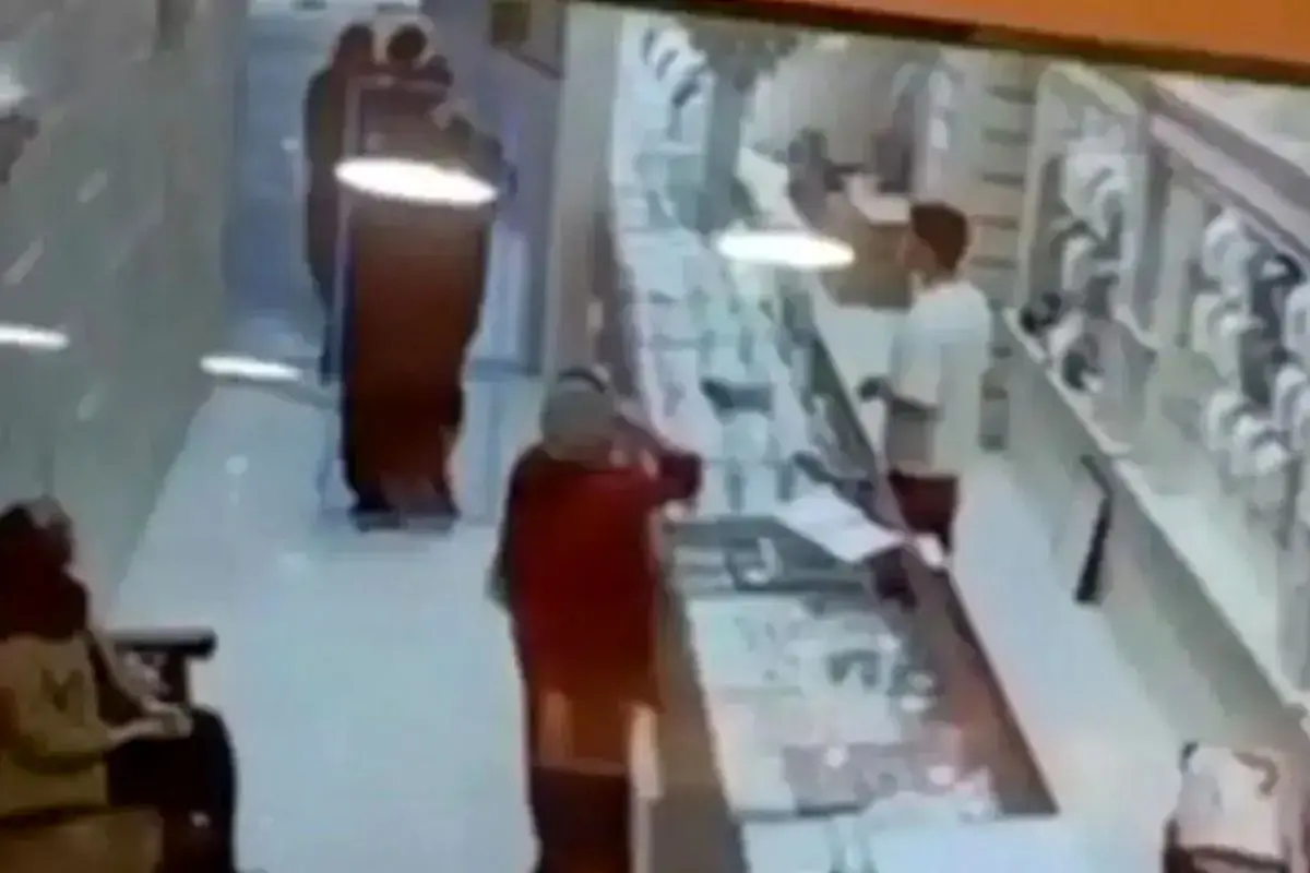 دستگیری ۶ سارق طلافروشی درگهان قشم/ بازگشت ۸ کیلو طلا به مالباخته توسط پلیس