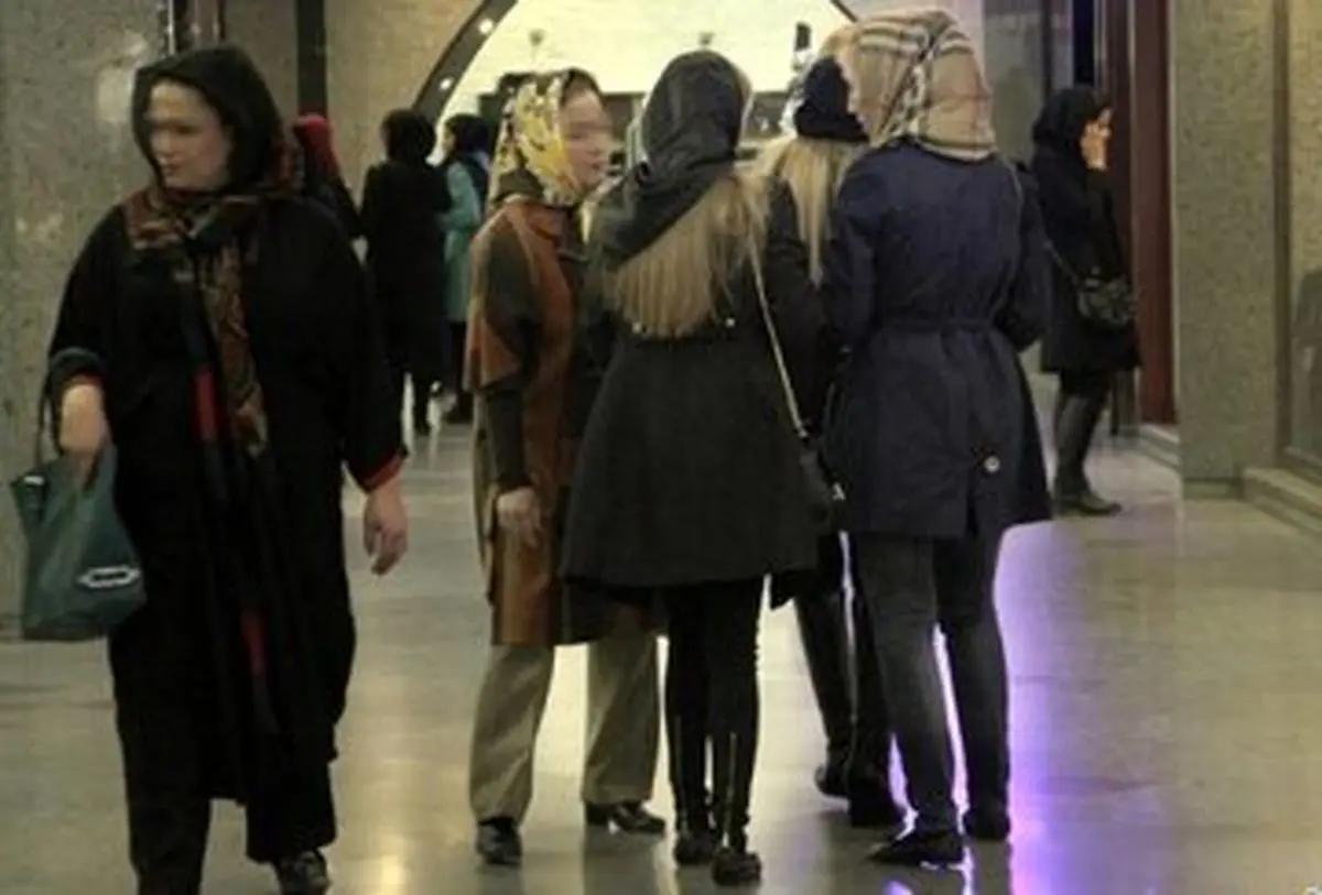 ادعای عجیب‌وغریب خبرگزاری نزدیک به سپاه درباره انگیزه زنانی که بدون حجاب در تهران تردد می‌کنند!