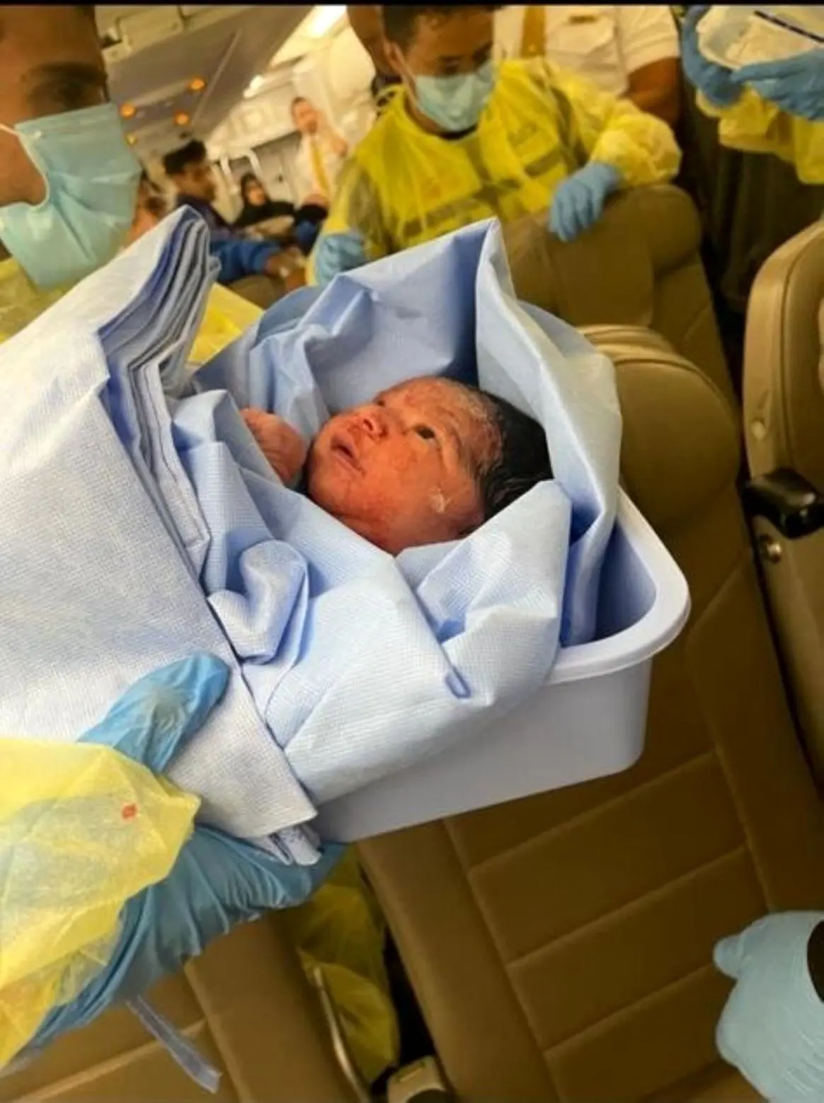 نوزادی که در 36 هزار پایی به دنیا آمد