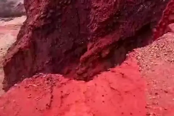 ببینید| بارندگی بی‌نظیر امروز در ساحل سرخ جزیره‌ی هرمز 