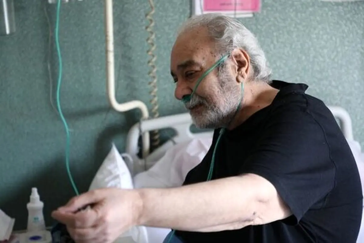 وداع قبل از رفتن جواد عزتی و عباس جمشیدی‌فر با محمد کاسبی + عکس