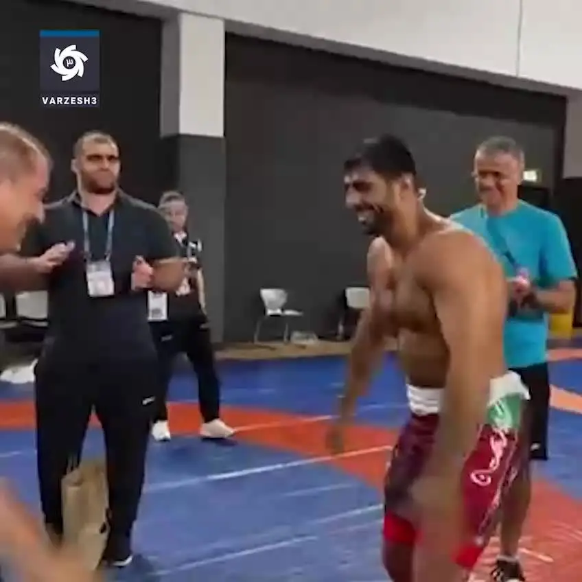 ببینید| رقص تک دست مازنی با کادرفنی تیم ملی پس از پیروزی