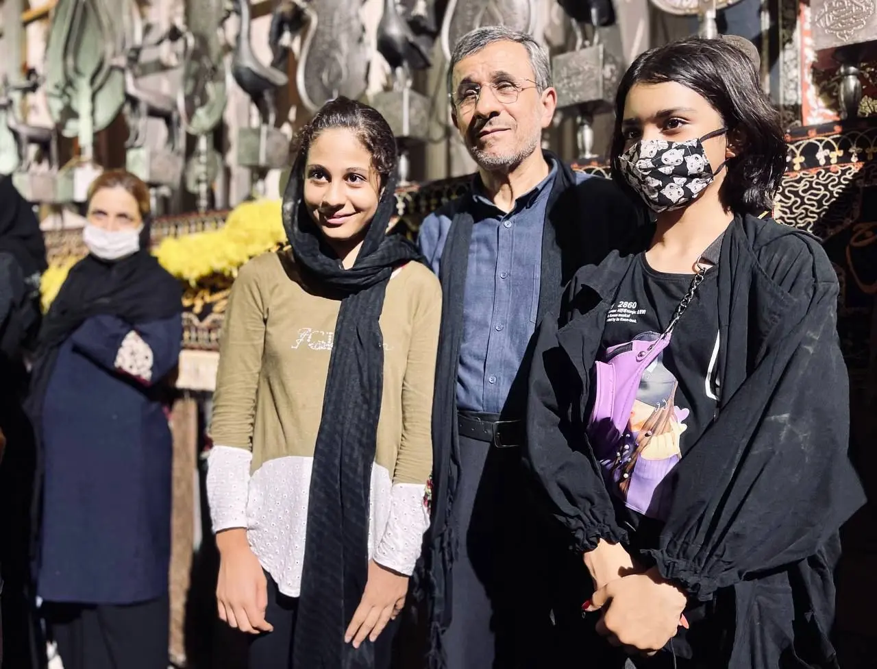 هواداران احمدی‌نژاد با حجاب‌های عجیب در میدان 72 نارمک+ تصاویر