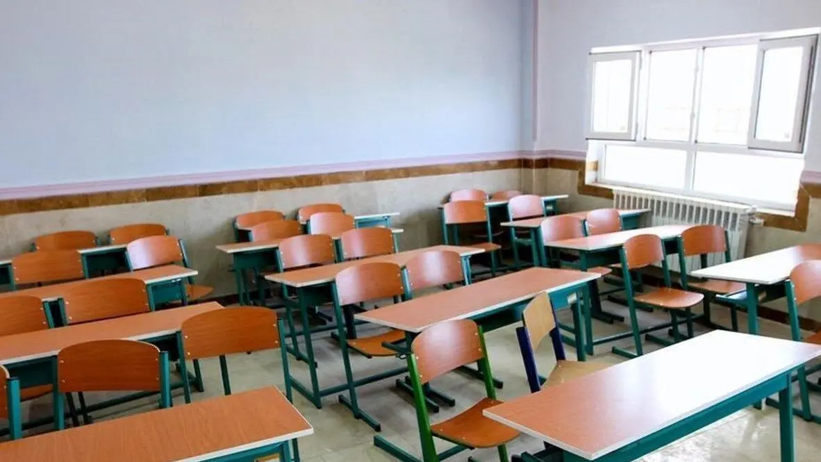 تصویری دردناک از یک کلاس درس پسرانه در کرمان که یکی از شاگردانش در حادثه تروریستی شهید شد