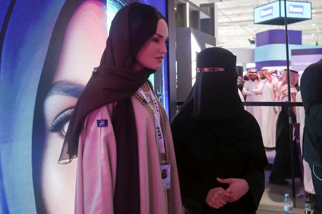ببینید| رونمایی عربستان از ربات زن سخنگوی خود