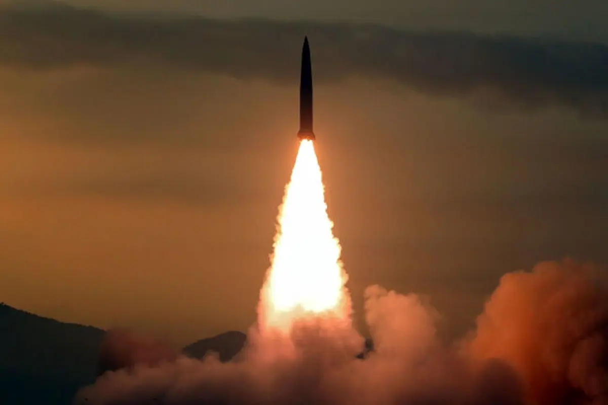 کره شمالی ۲ موشک بالستیک به سمت دریای ژاپن شلیک کرد