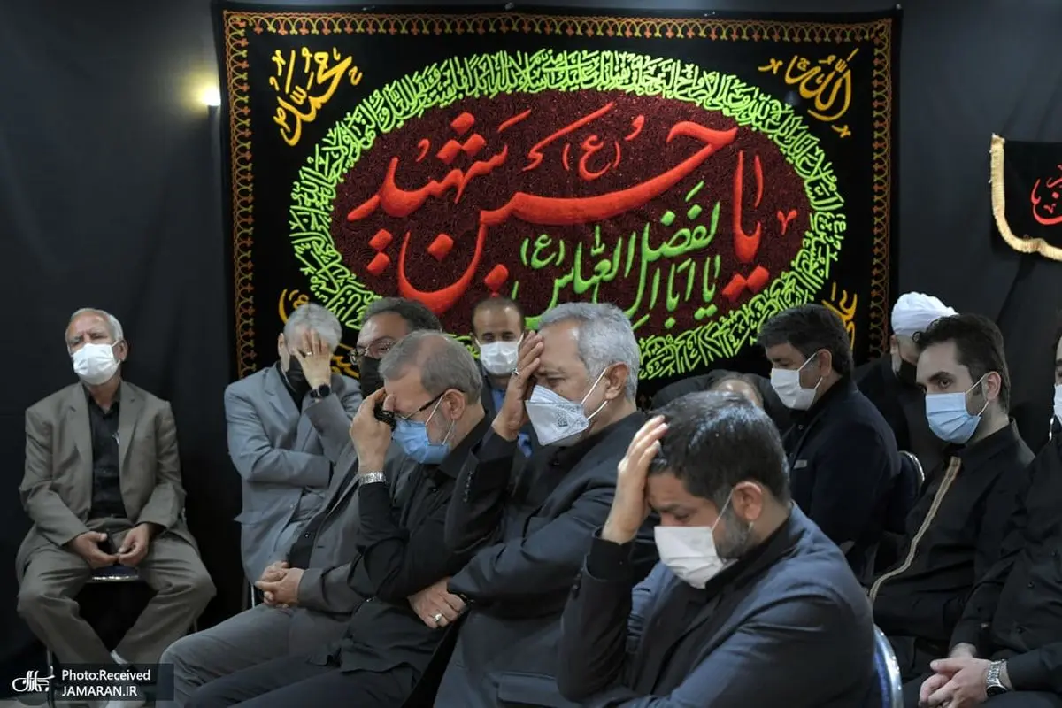 برپایی مراسم عزاداری توسط حسن روحانی در دفتر کار خود+ عکس