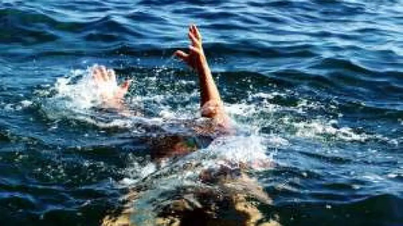 پدر و پسر نیشابوری در دریای محمودآباد غرق شدند
