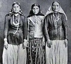 تصاویری از زنان تابوشکن در دوره قاجار
