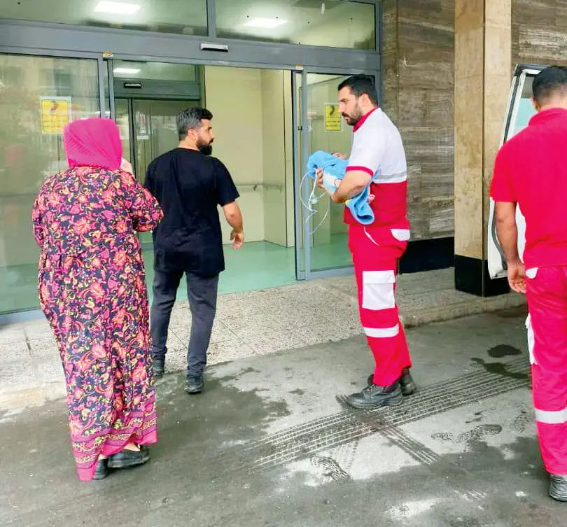 نوزاد،نجات،پايگاه،كودك،زن،تيبا،6ماهه،امدادگران،آغوش،مانور،خودروي
