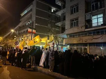 تجمع شبانه کفن‌پوشان در مقابل ساختمان شورای عالی امنیت ملی + تصاویر