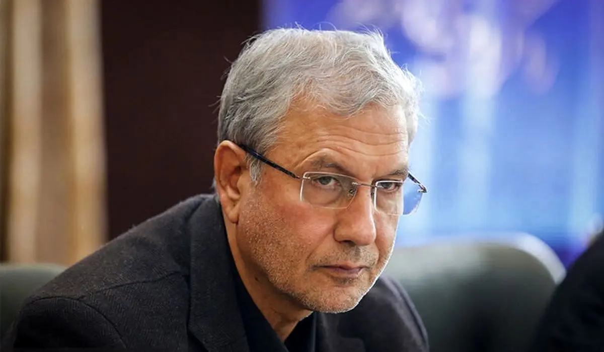 کنایه تند علی ربیعی به رحیم پور ازغدی و نمایندگان تندرو مجلس؛ این افراد فاقد هرگونه تربیت گفتاری و کلامی هستند