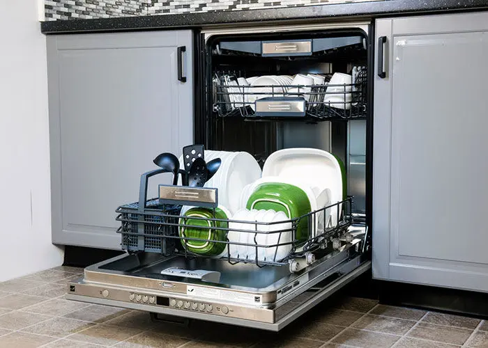 چرا ظروف در ماشین ظرفشویی تمیز شسته نمی‌شوند؟ + راهکارها