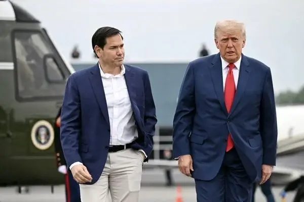 ترامپ درباره اطلاع‌رسانی به کنگره درباره حمله به ونزوئلا: لازم نیست موافقت آن‌ها را بگیریم؛ به روبیو گفتم به آن‌ها اطلاع بدهید که ما اجازه عبور موادمخدر را نمی‌دهیم