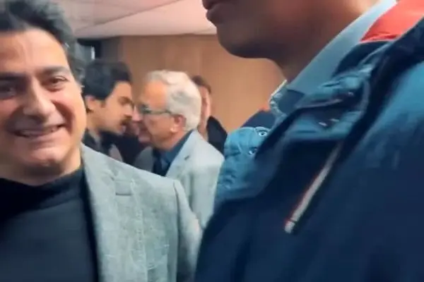 ببینید| حضور عادل فردوسی‌پور در ضیافت ویژه همایون شجریان