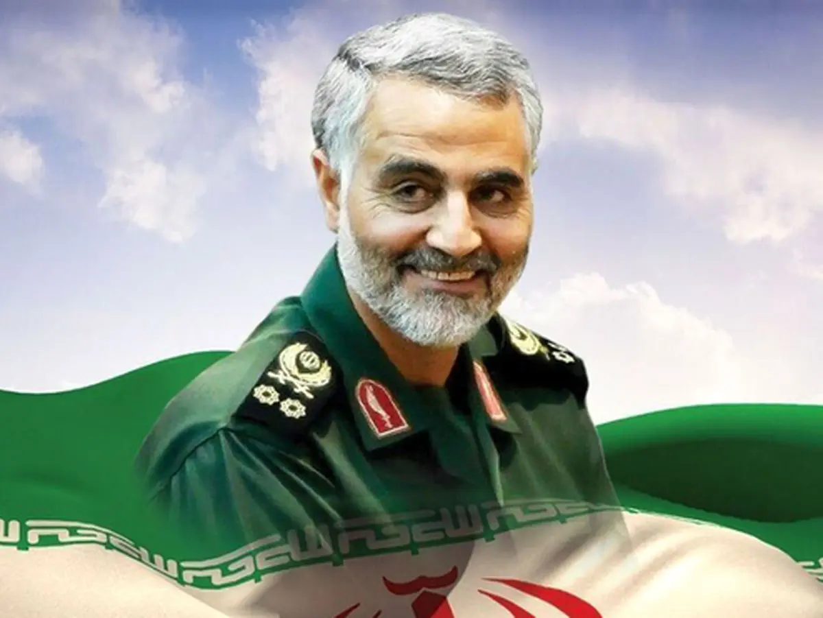 تصویری از امضای رهبر انقلاب بر روی کفن سردار سلیمانی
