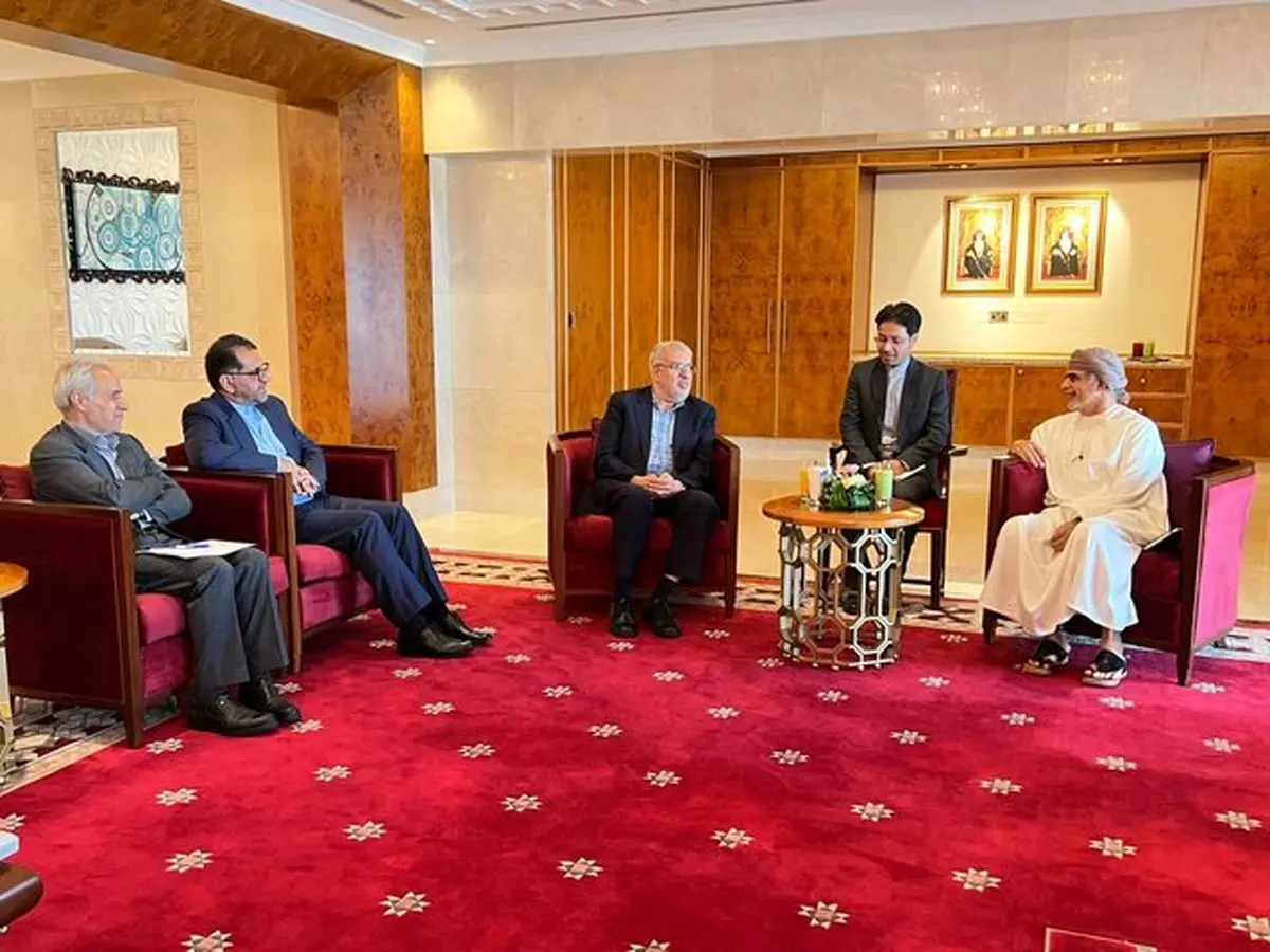 رایزنی وزیر نفت ایران با همتای عمانی در زمینه  انرژی و پروژه‌های مشترک 