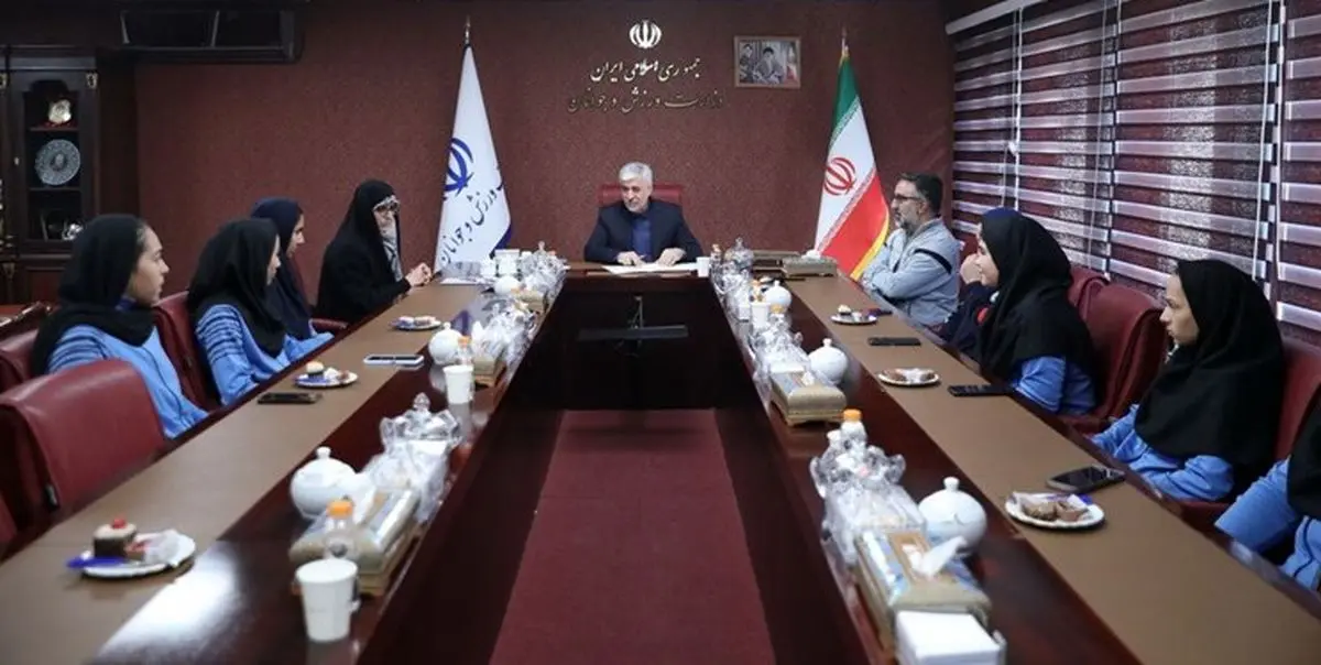 زنان وزنه‌بردار ایران به دیدار وزیر ورزش رفتند