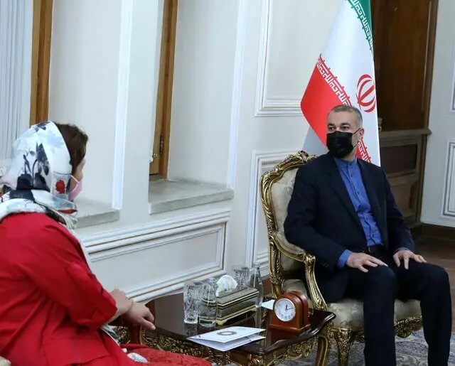 تاکید وزرای خارجه ایران و اسلواک بر تقویت روابط دو کشور