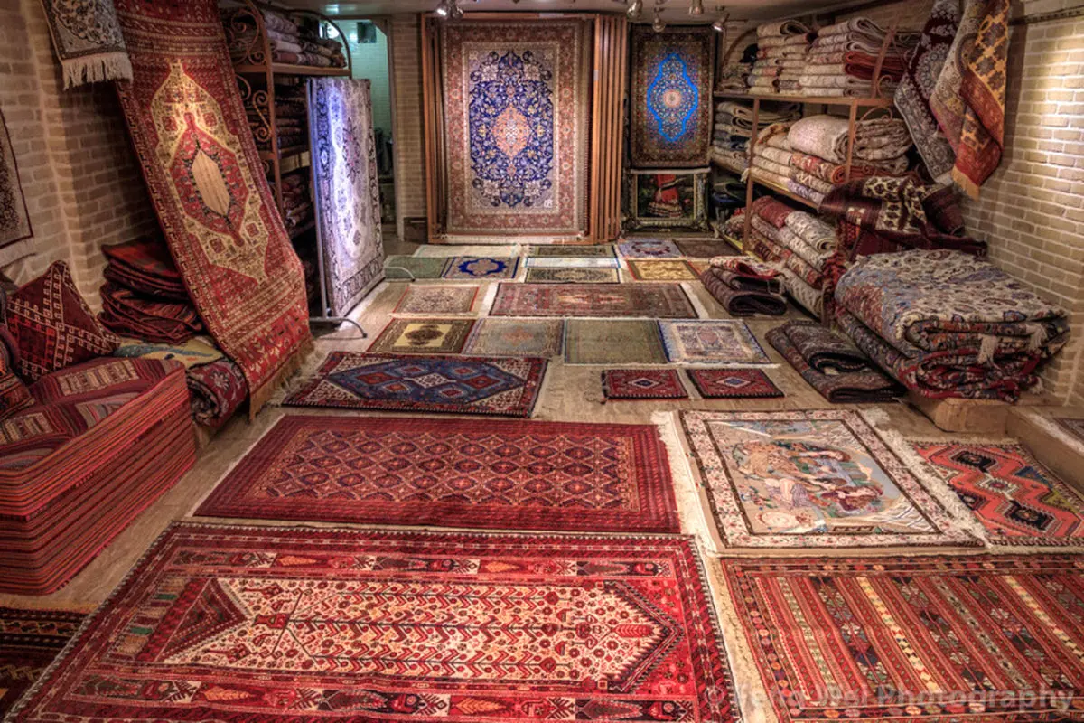 ببینید| رونمایی از فرش دستباف تبریز قرن نوزدهمی توسط حراج کریستیز