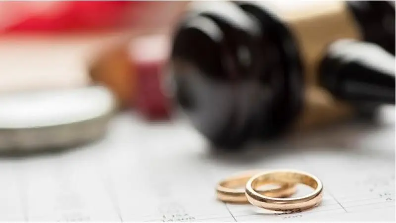 درخواست زن ثروتمند برای طلاق از شوهر فقیر
