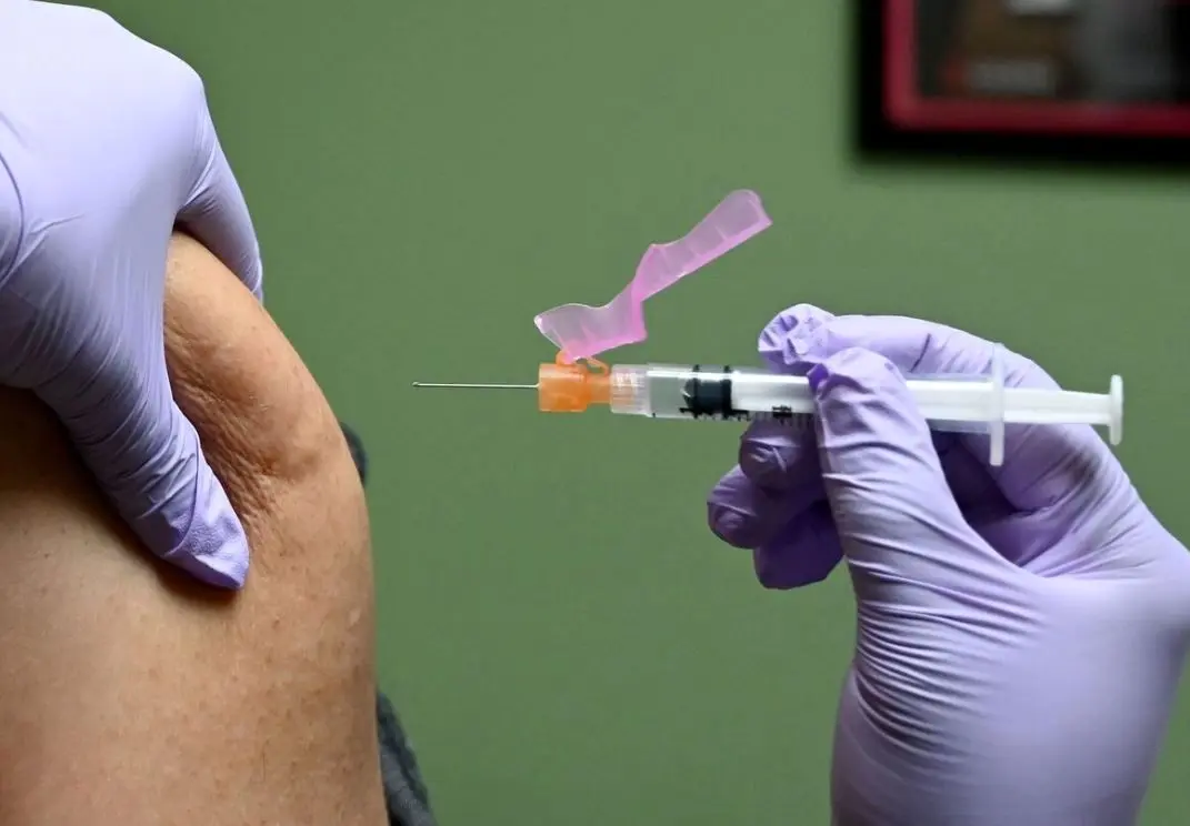 واکسن آنفولانزا را چه کسانی باید تزریق کنند و بهترین زمان تزریق آن چه زمانیست؟