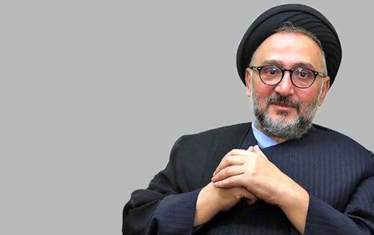 اعتراض ابطحی به سخنان نامتعارف مجری مرد شبکه افق؛ روی آنتن تلویزیون از دسته بیل حرف می‌زند!