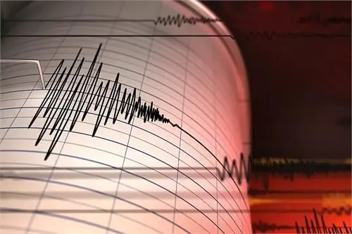 لحظه وقوع زلزله هنگام مصاحبه فرماندار خوی+ ویدئو