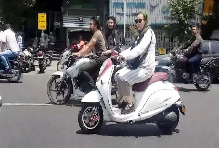 عضو شورای شهر تهران: تفاوتی میان رانندگی خودرو و موتورسیکلت برای بانوان نیست / نمی‌توان با ممنوعیت موتورسواری بانوان، مشکلی را حل کرد