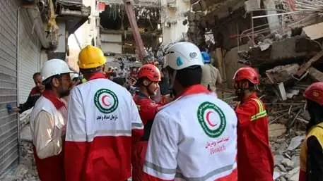 امدادگران ایرانی در ترکیه، سه نفر را از زیر آوار نجات دادند