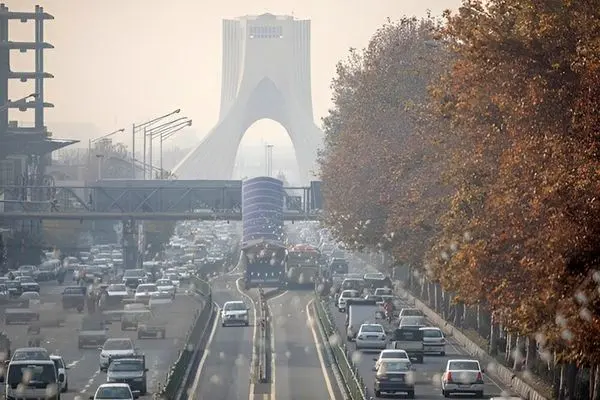 با وجود آلودگی هوا، به این دلایل هنوز تهران مسافر دارد
