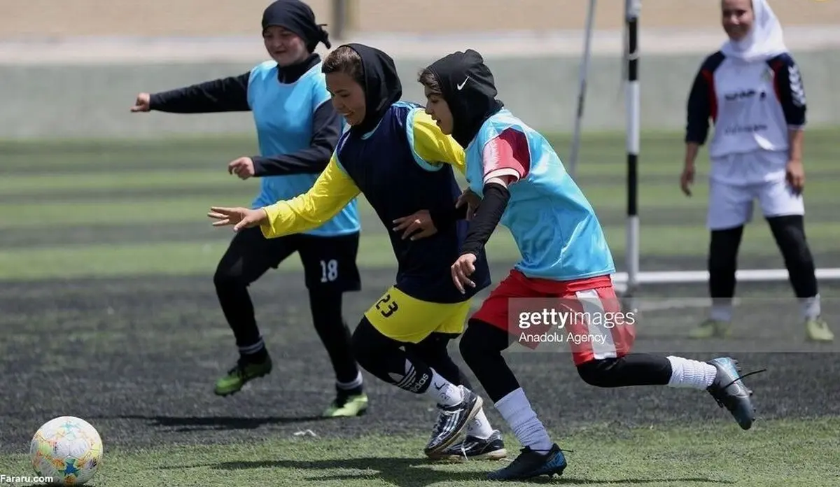 ژست جالب دختران فوتبالیست افغانستان در ایران/ بوسه‌ای که جهانی شد + عکس