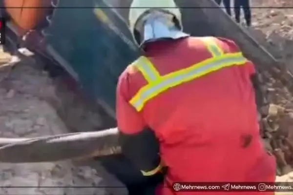 ببینید | ۴ فوتی و مصدوم در حادثه سقوط کامیون در پی فروریختن آب‌انبار