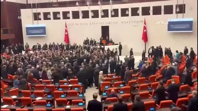 ببینید | درگیری و زد و خورد در مجلس ترکیه بر سر بودجه ۲۰۲۴