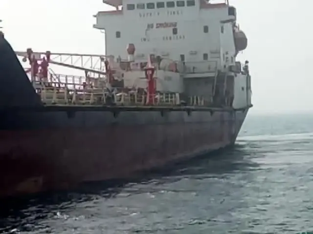 تصاویر جدید از نفتکش خارجی توقیف شده در خلیج فارس با دستور قضایی+ ویدئو