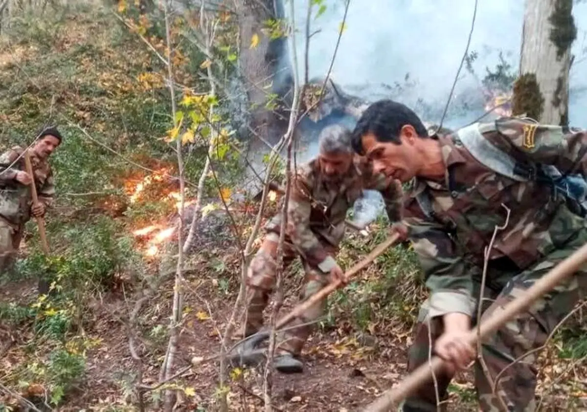 گزارش تازه از الیت؛ کاهش دود و ادامه عملیات مهار آتش‌سوزی