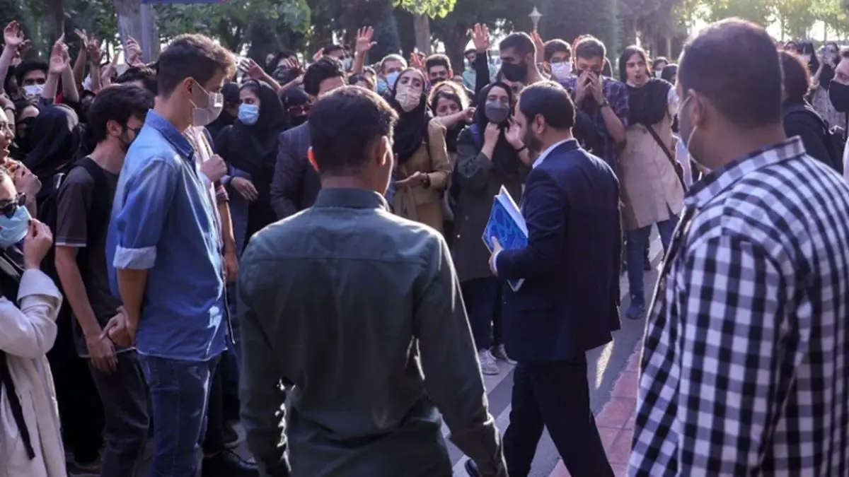 روایت «ایران» از اعتراض دانشجویان علامه به سخنگوی دولت؛ تعداد اندکی بودند 